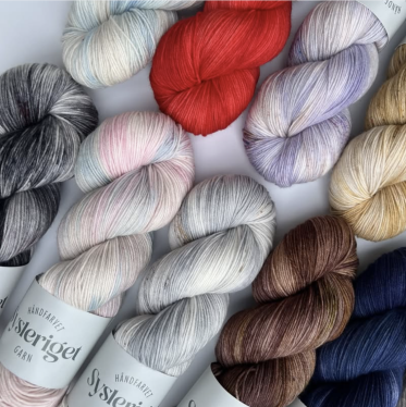 Strikkekits med Håndfarvet garn