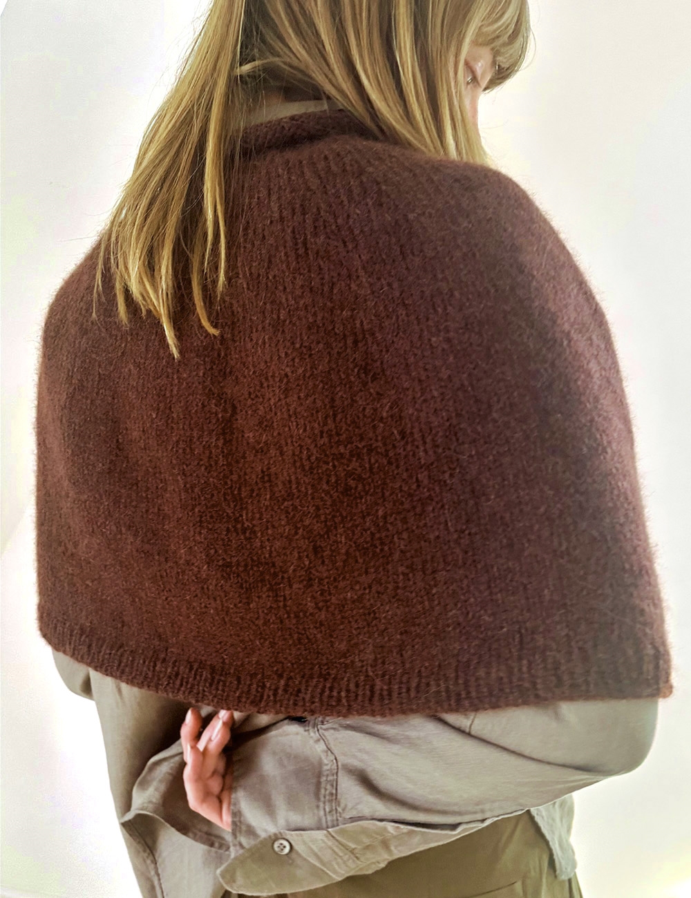Plain Yoke Poncho Strikkekit fra Le Knit / Lene Holme Samsøe Plain Yoke Poncho Strikkekit fra Le Knit / Lene Holme Samsøe