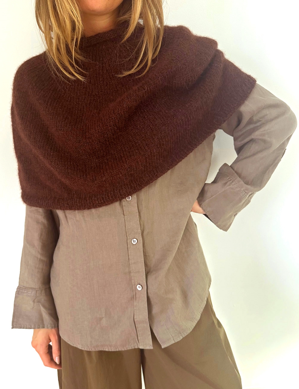 Plain Yoke Poncho Strikkekit fra Le Knit / Lene Holme Samsøe Plain Yoke Poncho Strikkekit fra Le Knit / Lene Holme Samsøe