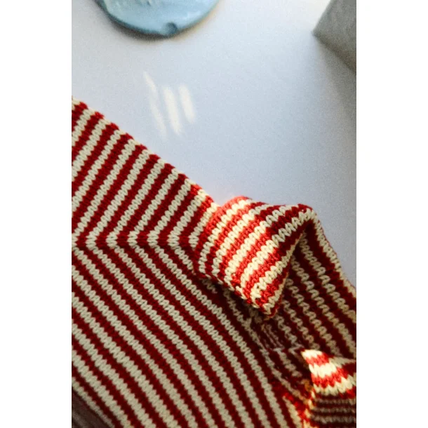 Stripe Overload Polo Tee - Strikkekit fra Spektakelstrik