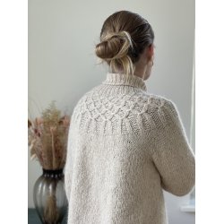 226 Anitas Sweater - strikkekit fra CaMaRose i Snefnug Natur