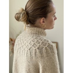 226 Anitas Sweater - strikkekit fra CaMaRose i Snefnug Natur