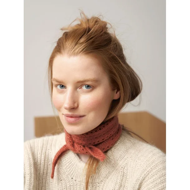 Lacey Scarf 2302-10 - Strikkekit fra Sandnes
