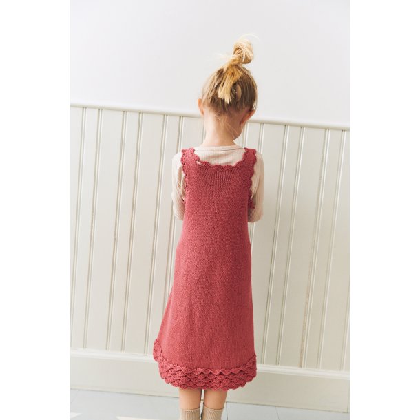 2603_01 Roselyn Dress Junior strikkekit fra Sandnes