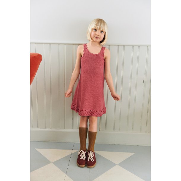 2603_01 Roselyn Dress Junior strikkekit fra Sandnes