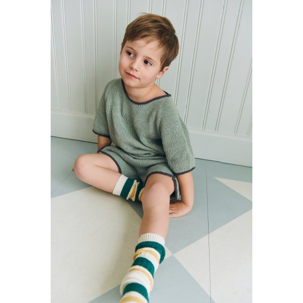 2603_02b Jonathan Shorts strikkekit fra Sandnes