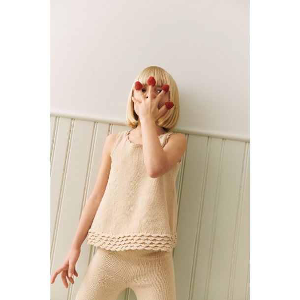 2603_04 Roselyn Singlet Junior strikkekit fra Sandnes