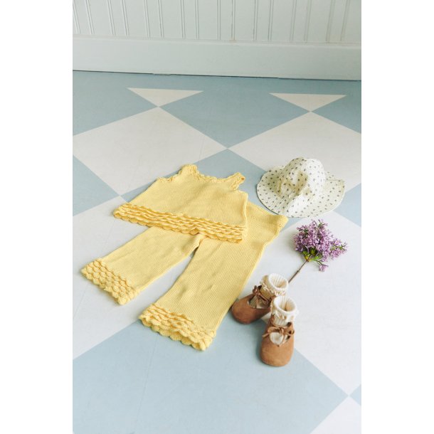 2603_07 Rosette Top Baby strikkekit fra Sandnes