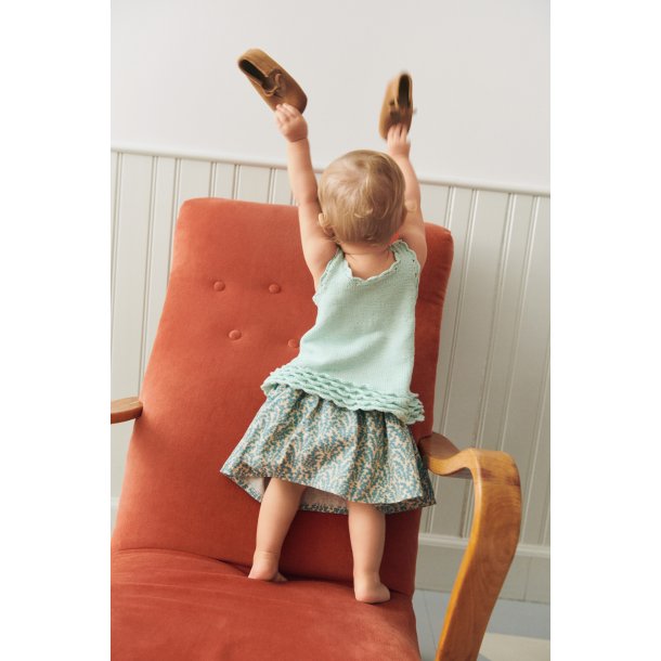 2603_07 Rosette Top Baby strikkekit fra Sandnes