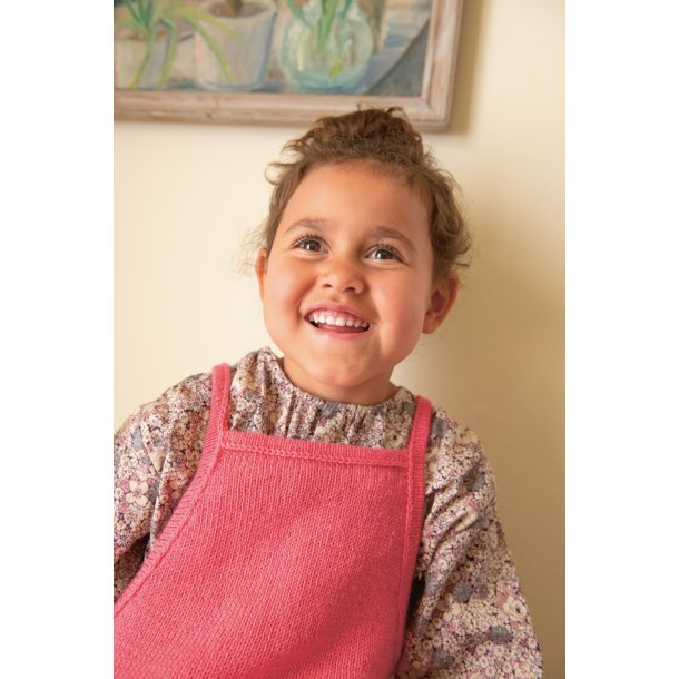 Clementine Dress Junior i Tynn Merinoull 2501_09 Strikkekit fra Sandnes