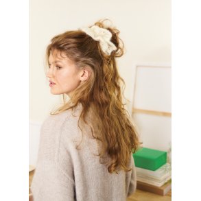 Fleur Scrunchie 2502_11 Strikkekit fra Sandnes
