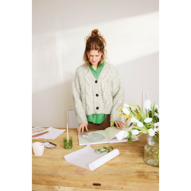 Harper Cardigan 2502_01 Strikkekit fra Sandnes