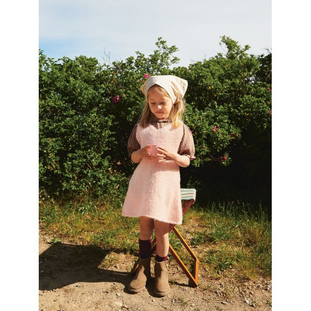 Meadow Dress junior 2506_1 - Strikkeopskrift fra Sandnes 