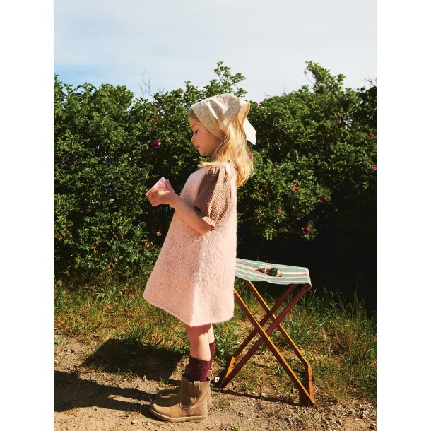Meadow Dress junior 2506_1 - Strikkeopskrift fra Sandnes 