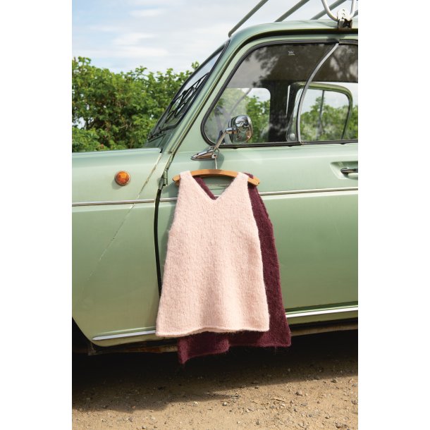 Meadow Dress junior 2506_1 - Strikkekit fra Sandnes