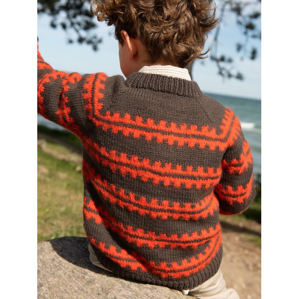 Ridge Sweater Junior 2506_2  - Strikkekit fra Sandnes