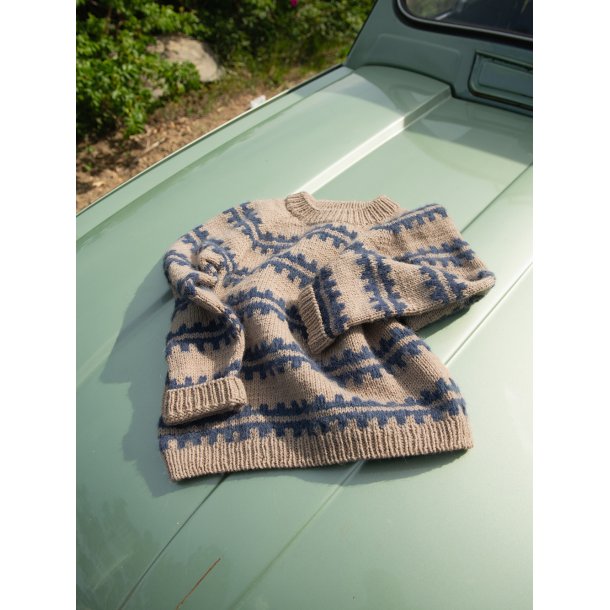 Ridge Sweater Junior 2506_2  - Strikkekit fra Sandnes