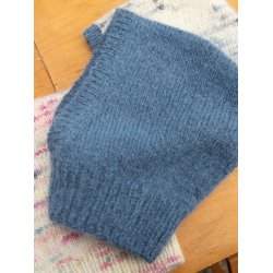 Hugsy Hood Junior 2506_3 - Strikkekit fra Sandnes