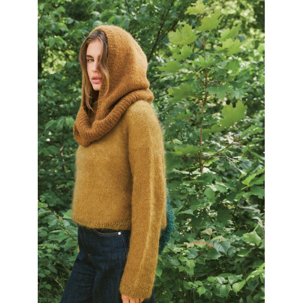Snuggle Hood (monochrome) 2507_11a  - Strikkekit fra Sandnes