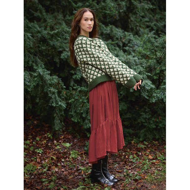 Christmas Tree Sweater 2511_2 - Strikkeopskrift fra Sandnes