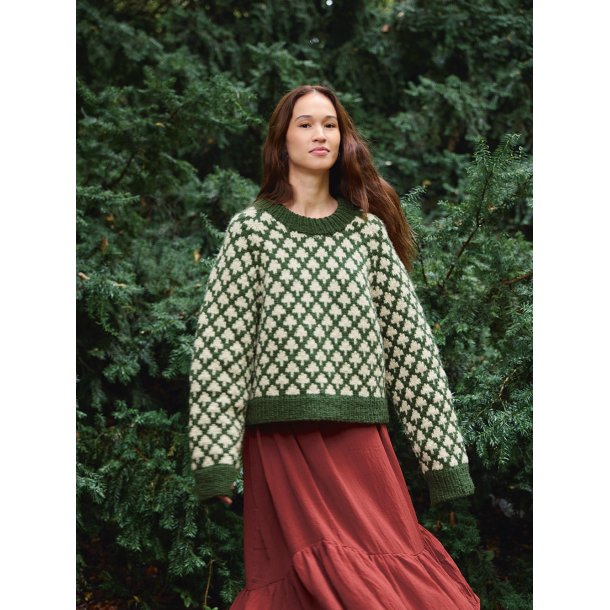 Christmas Tree Sweater 2511_2 - Strikkeopskrift fra Sandnes