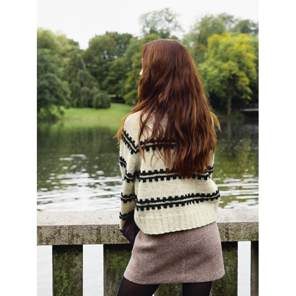 Ridge Sweater 2513_01 - Strikkeopskrift fra Sandnes