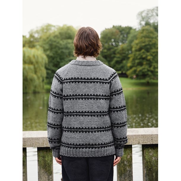 Ridge Sweater Man 2513_02 - Strikkeopskrift fra Sandnes