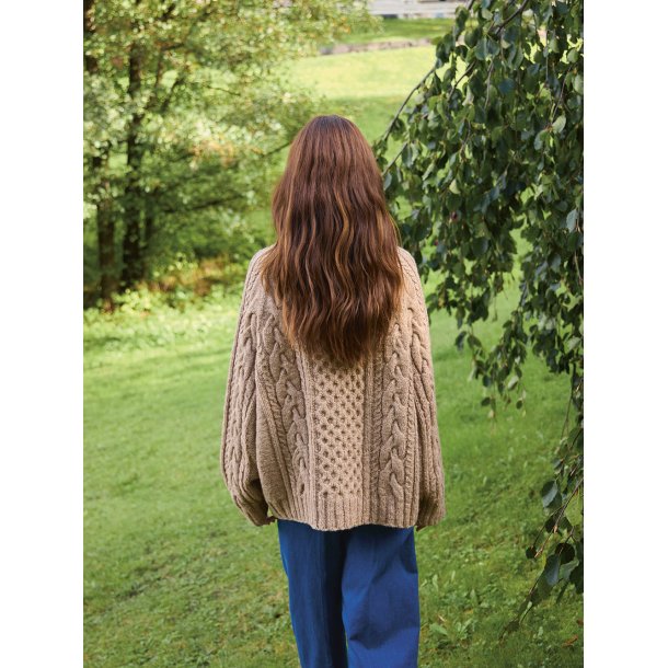 Wilbur Cable Sweater 2513_04 - Strikkeopskrift fra Sandnes