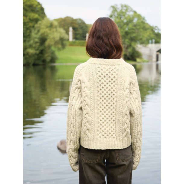 Wilbur Cable Sweater 2513_04 - Strikkeopskrift fra Sandnes