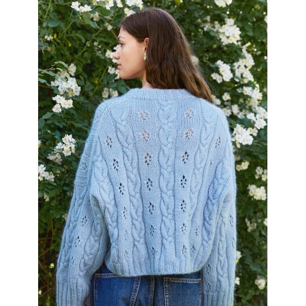 2606_11 Junia Sweater - Strikkeopskrift fra Sandnes