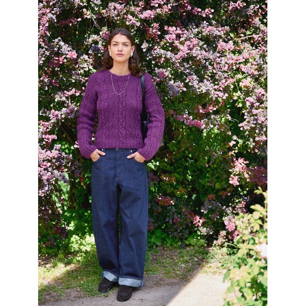 2606_11 Junia Sweater - Strikkeopskrift fra Sandnes