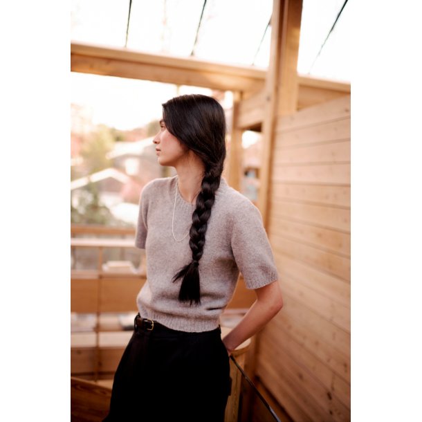 504 Lun Lauratee - Strikkekit fra Rauma