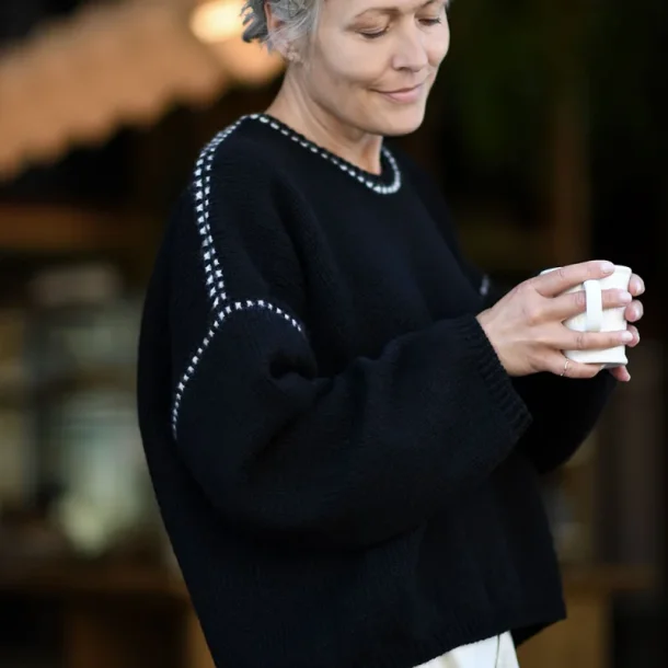 Mono Sweater - Strikkekit fra Anne Ventzel