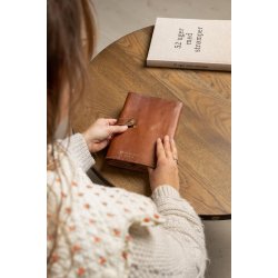 PROJECT 7, rundpindeetui Walnut