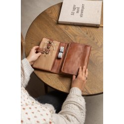 PROJECT 7, rundpindeetui Walnut