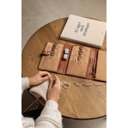 PROJECT 7, rundpindeetui Walnut