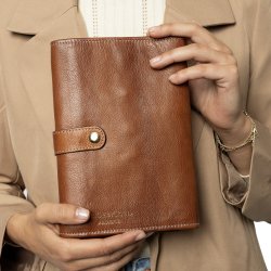 PROJECT 7, rundpindeetui Walnut