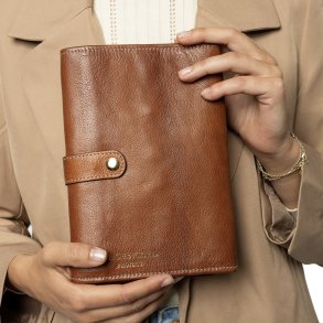 PROJECT 7, rundpindeetui Walnut