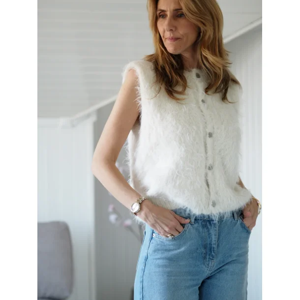 Fuzzy Vest - Strikkekit fra Tove Lindtein