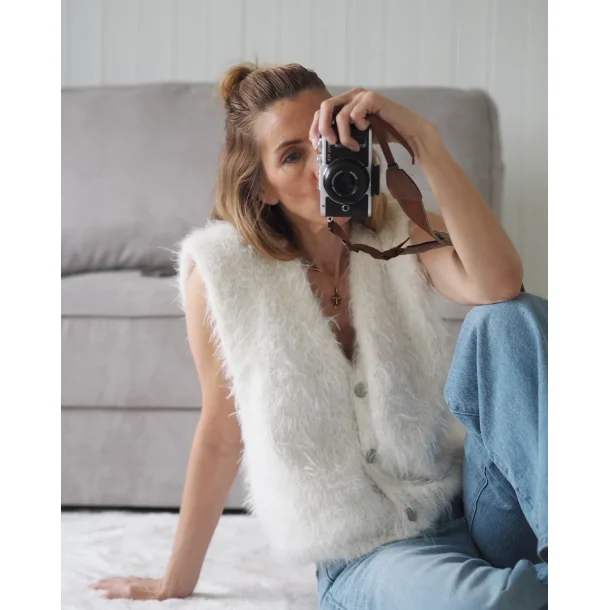 Fuzzy Vest - Strikkekit fra Tove Lindtein
