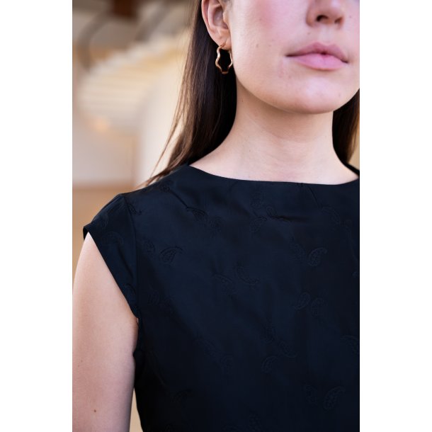 SLASH Dress med Cap Sleeves - Puff and pencil