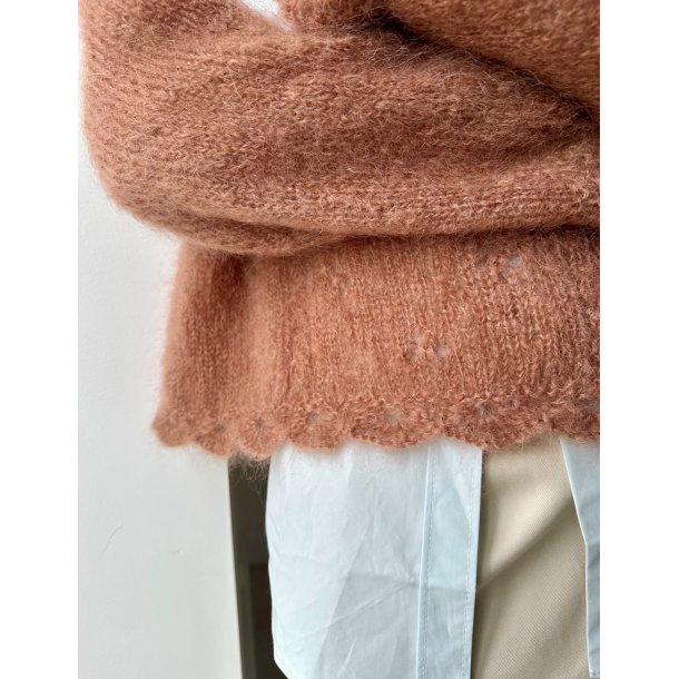Clover Sweater LHS 103 - Strikkeopskrift fra Le Knit