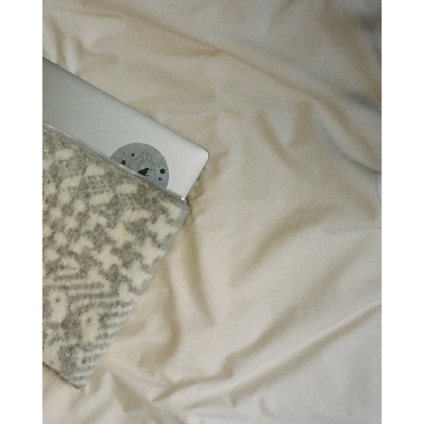 3-in-1 Computer Sleeve - Strikekkit fra Laura Dalgaard