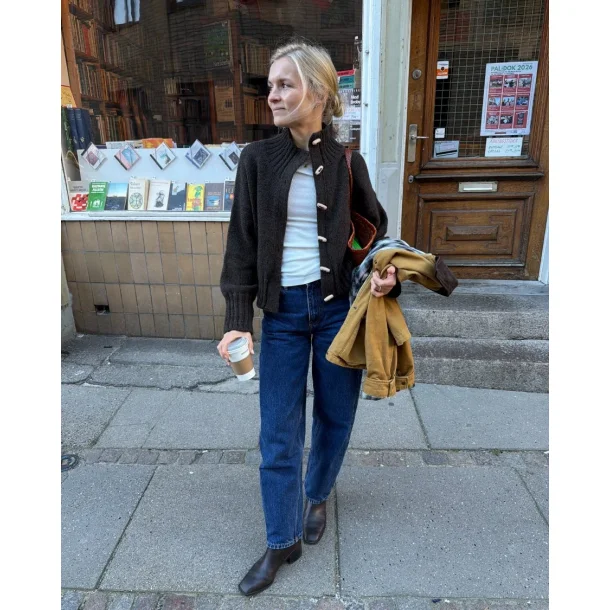 Hannah Jacket - Strikkeopskrift fra PetiteKnit