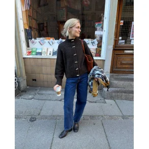 Hannah Jacket - Strikkeopskrift fra PetiteKnit