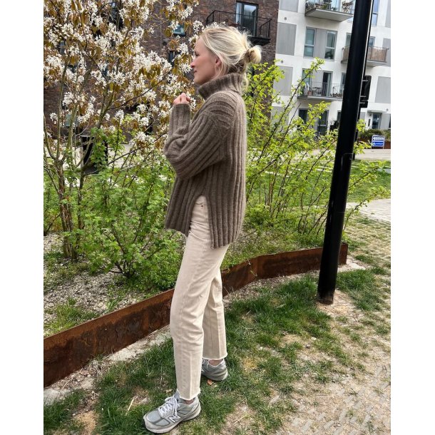 Hazel Sweater  - strikkekit af Petiteknit str. XL