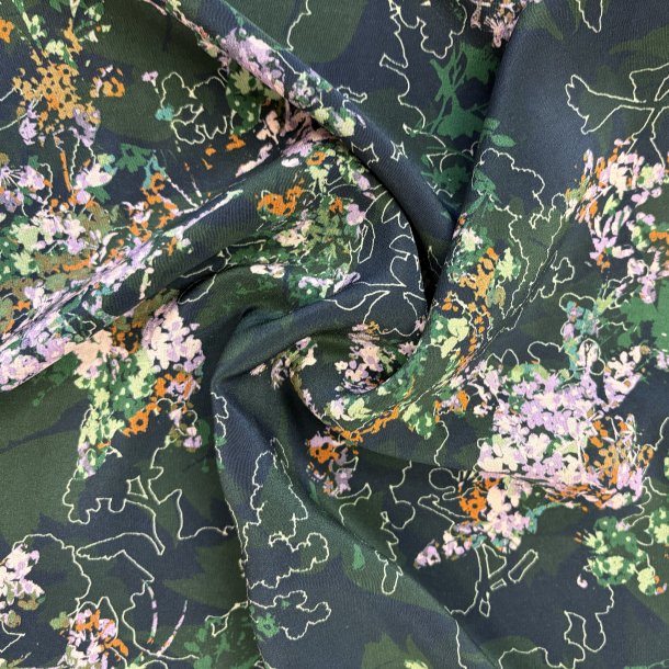 Italiensk silke p grnlig baggrund med blomster pr 0,25 m.