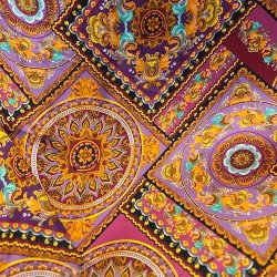 Satin med orientalsk m�nster pr 0,25 m.