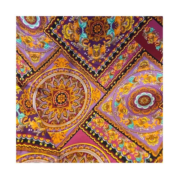 Satin med orientalsk m�nster pr 0,25 m.