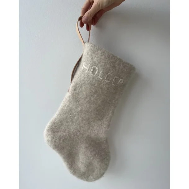 Julesok med brun hank - PetiteKnit strikkekit